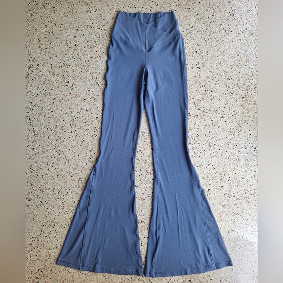 Offline by Aerie Real Me High Waisted Crossover Rib Super Flare Leggings - Picture 3 of 9